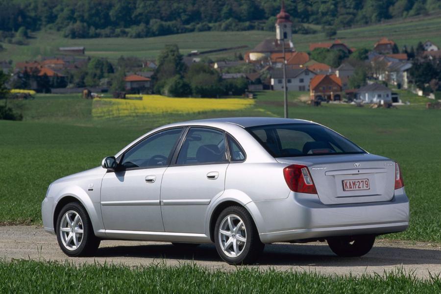  Daewoo Nubira 2003 года  (фото 17 из 19)